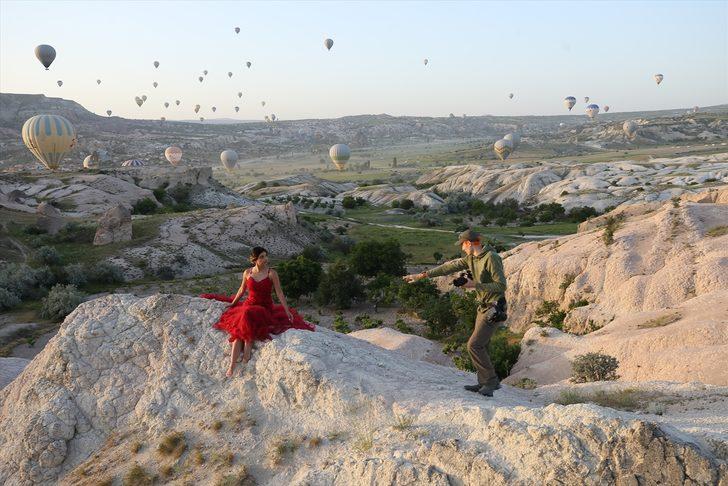 Kapadokya'da yaşayan Ukraynalı fotoğrafçı turistlerin mutlu anlarını ölümsüzleştiriyor G4