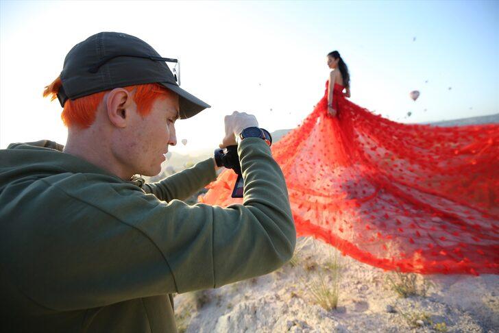 Kapadokya'da yaşayan Ukraynalı fotoğrafçı turistlerin mutlu anlarını ölümsüzleştiriyor G5