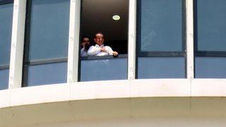 Tanju Özcan'dan pencerede dans! Protestoculara böyle karşılık verdi