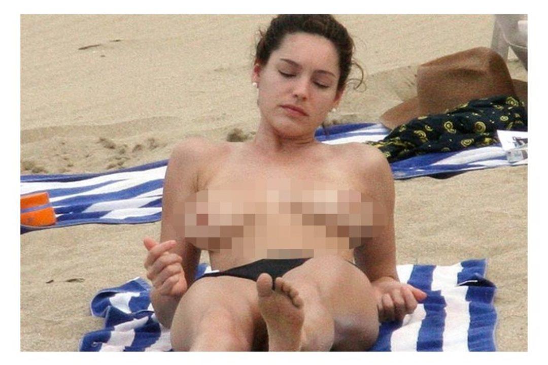 Naked Kelly Brook