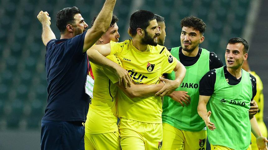 Süper Lig'e yükselen son takım İstanbulspor oldu! Bandırmaspor finalde havlu attı! Nefes kesen maç sosyal medyada gündem oldu...