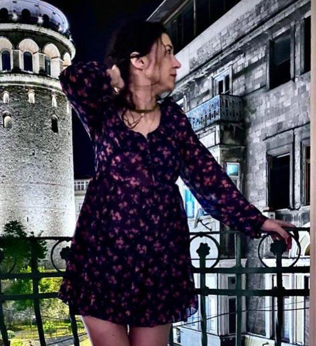 Arka Sokaklar'ın Aylin'i Özlem Çınar mini elbiseli pozunu paylaştı! 