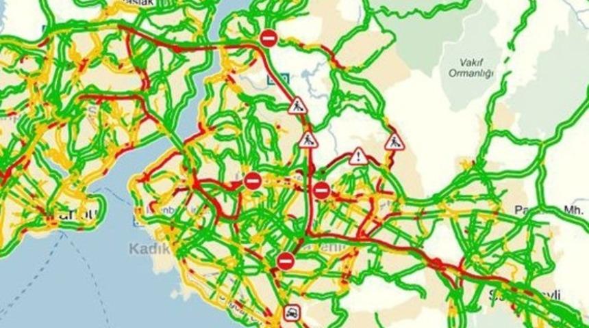 TEM'deki &ccedil;alışma trafiği kilitledi, s&uuml;r&uuml;c&uuml;ler E-5'e d&ouml;n&uuml;yor