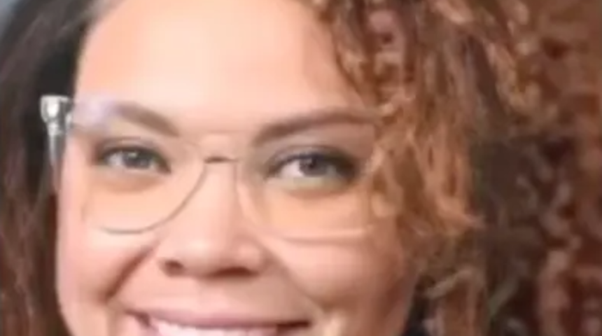 Kendisinden hoşlandığını duydu! Öğrencisine çıplak fotoğraflarını gönderince işinden oldu