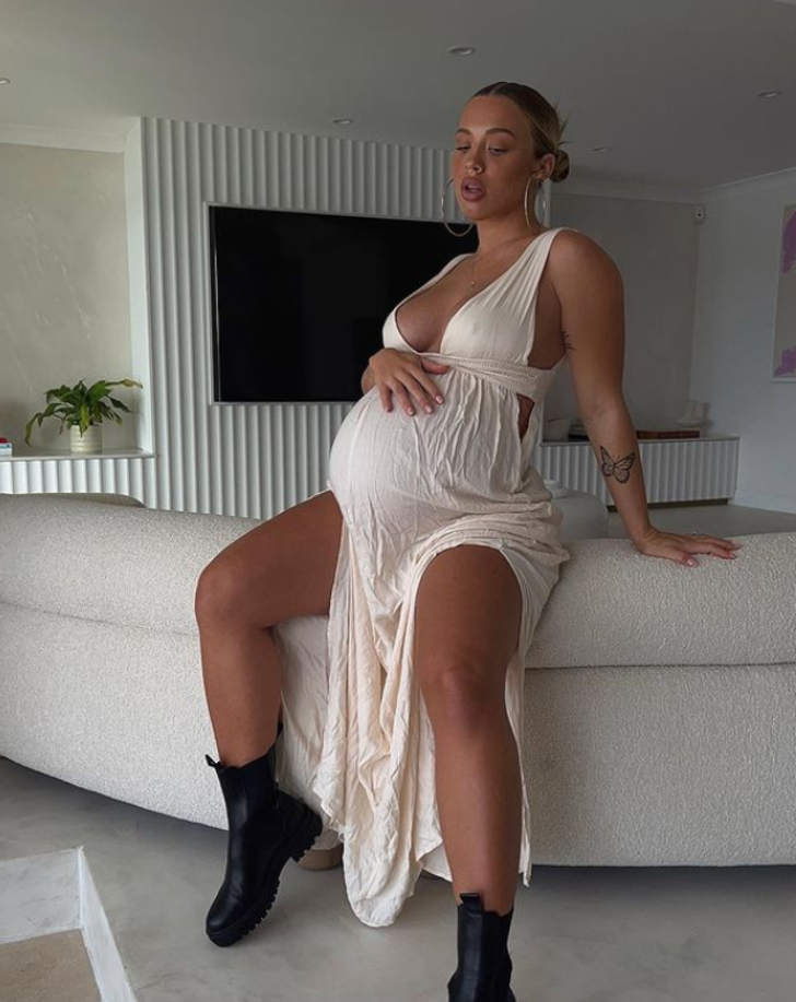 Sosyal medya fenomeni Tammy Hembrow, hamileliğini çıplak ayna pozuyla kutladı! Tamamen soyundu, takipçilerinin nefesini kesti