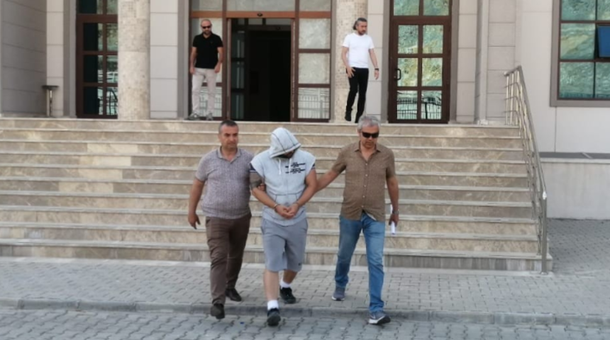 14 yıl kesinleşmiş cezası vardı, Kuşadası'nda yakayı ele verdi! Dünyayı dolaşmış