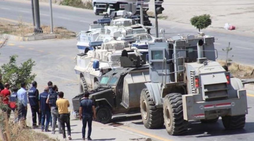 Hakkari'de asker ve polis aracı &ccedil;arpıştı: 1 şehit