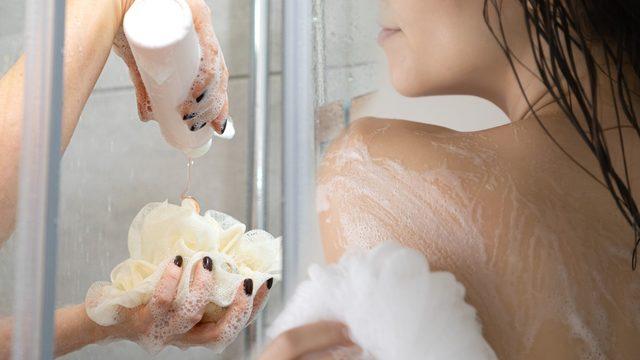 Duş jelleri ve sabunlardan zehir akıyor! Kokusundan çok içeriğine bakmalısınız: Tahriş, alerji, kanser...