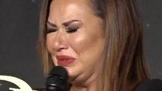 Deniz Seki sahnede aldığı haberle yıkıldı