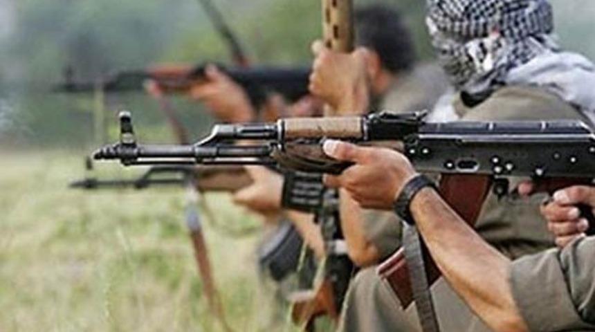 Hakkari&rsquo;de yol kesen ter&ouml;ristler bir sivili &ouml;ld&uuml;rd&uuml;