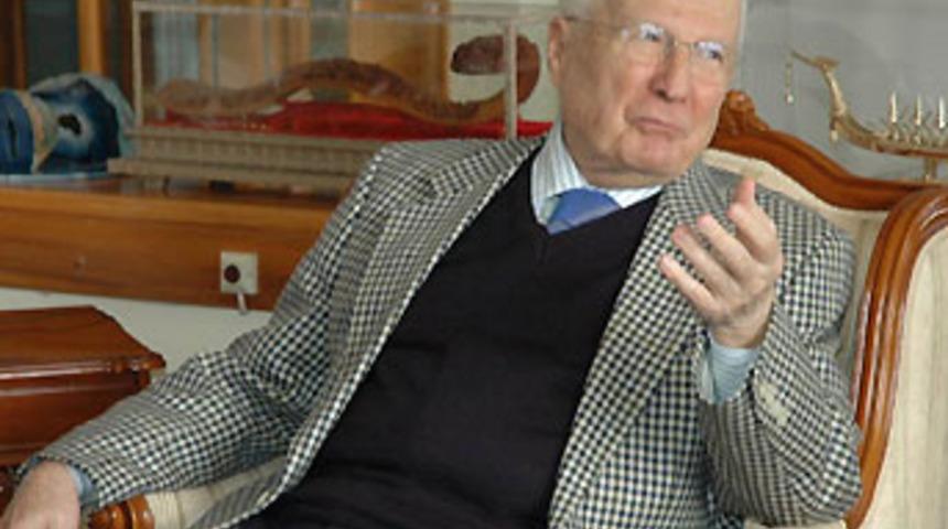 Kenan Evren: "T&uuml;rban yasağı yok"