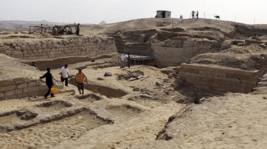 Mısır'da yeni bir mezar keşfi