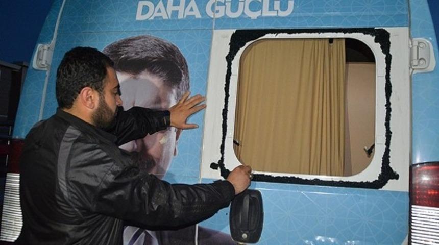 AK Parti Genel Başkan Yardımcısı Aktay'ın seçim minibüsüne saldırı
