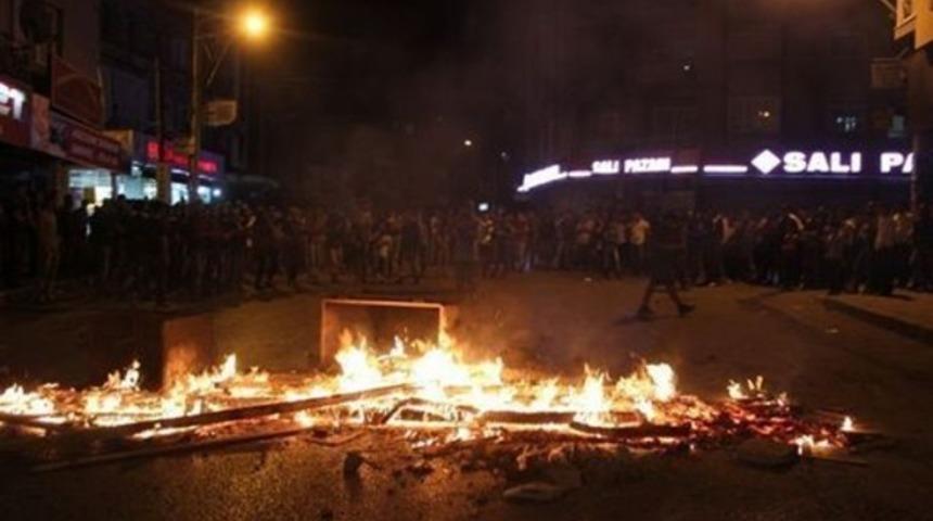 İzmir'de, Kobani eylemcisini lin&ccedil; eden herkes serbest