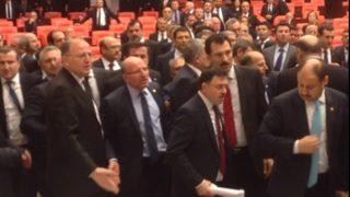 Meclis'teki kavga böyle görüntülendi