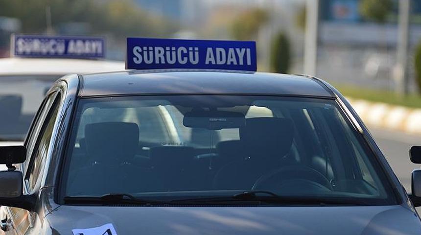 Yabancı uyruklularla ilgili ehliyet iddiası sosyal medyada gündem oldu! Valilikten açıklama geldi: 2018'den bu yana...