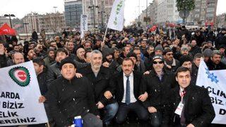 Sivas'ta ücret alamayan işçilerin eylemi sürüyor