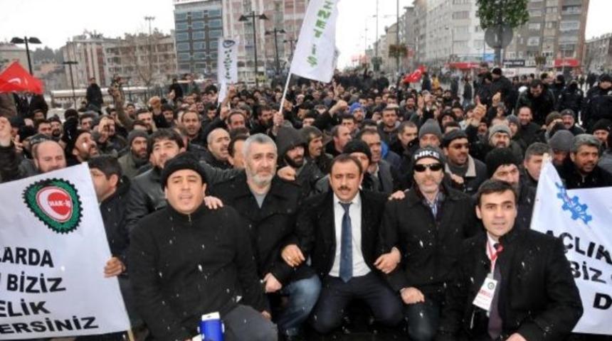 Sivas'ta ücret alamayan işçilerin eylemi sürüyor