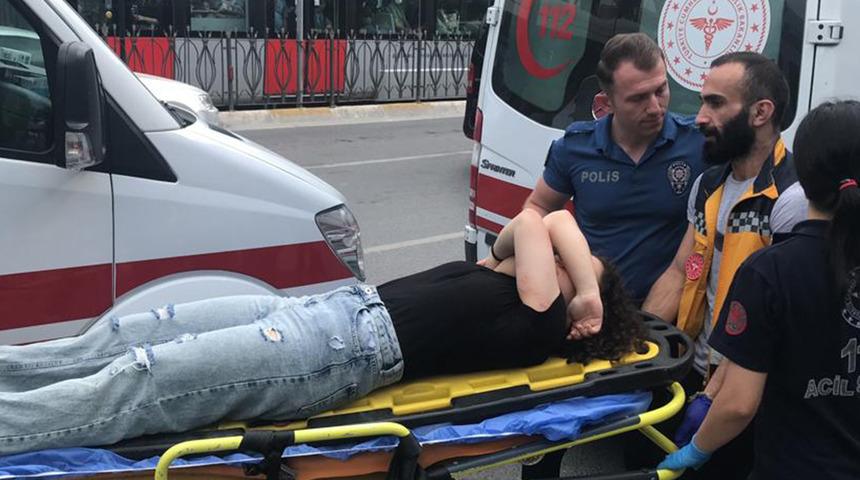 Son dakika: İstanbul Beyoğlu'nda ağaç devrildi! Yaralılar var