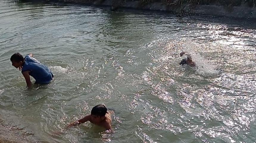 Adanalı çocukların tehlikeli eğlencesi: Ne yapalım paramız yok