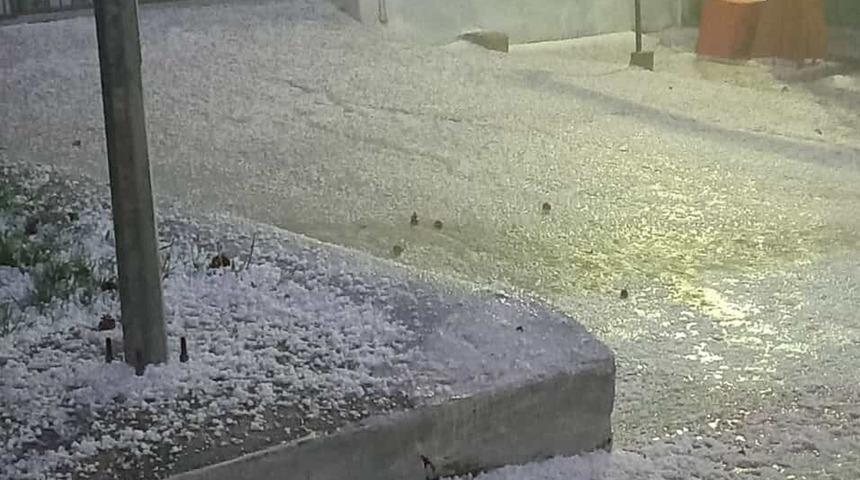 Neye uğradıklarını şaşırdılar... Haziran ayında yollar beyaza büründü