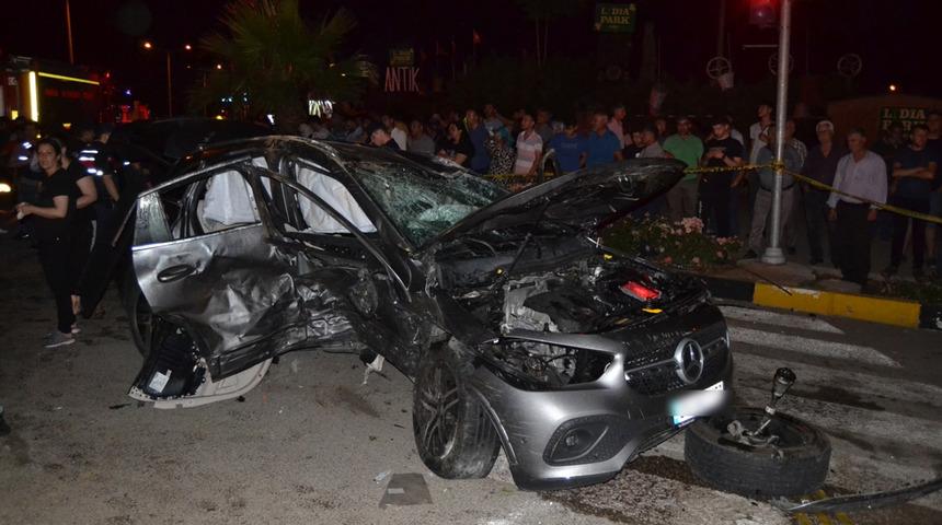 Ortalık savaş alanına döndü! Araçları hurdaya çeviren korkunç kazada 1 ölü, 3'ü ağır 6 yaralı