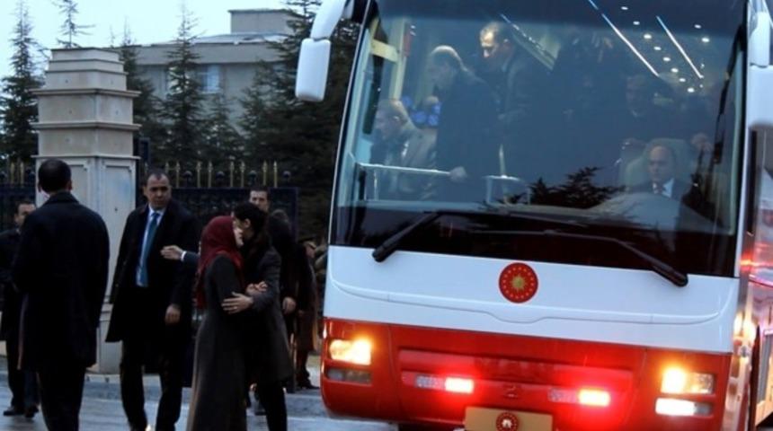 Erdoğan'ın otobüsünü durdurdu, iki çocuğu için yardım istedi