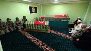 Sandukalar geçici katafalka alındı