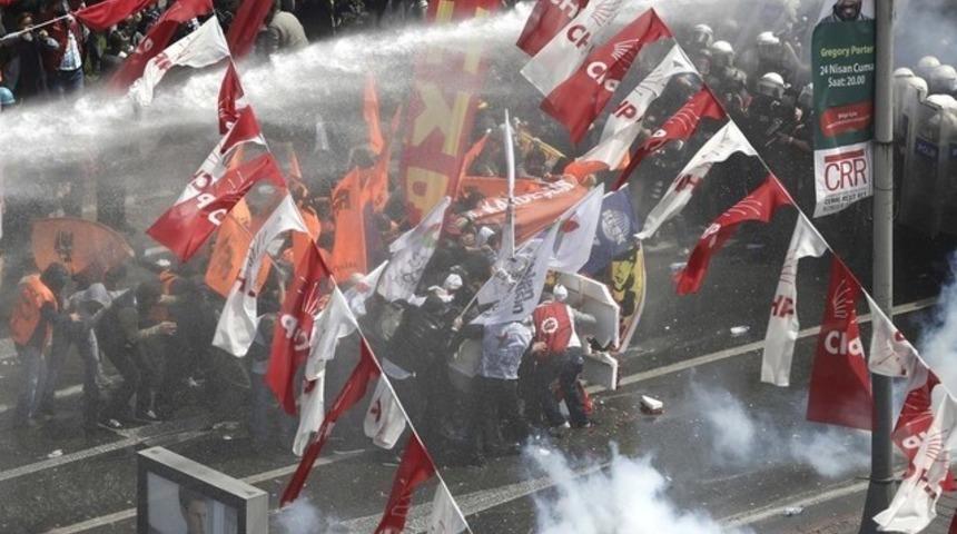 1 Mayıs kutlamalarında polis göstericilere müdahale etti