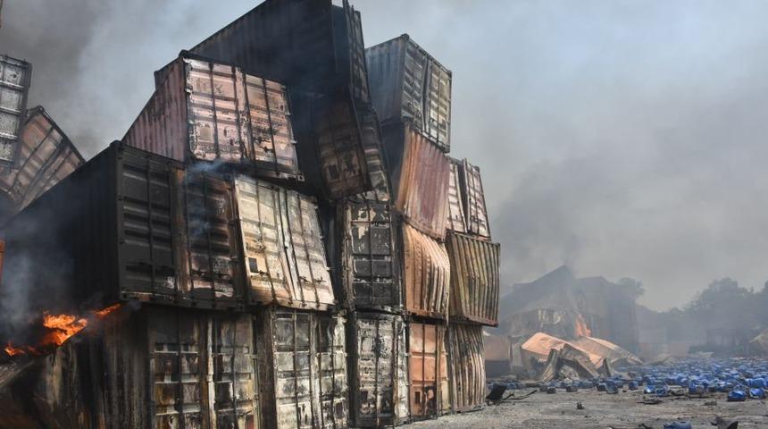 Bangladeş'te bir konteyner deposunda meydana gelen patlamada en az 44 kişi &ouml;ld&uuml;