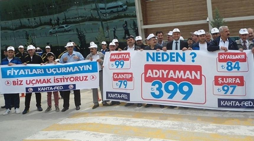 Adıyaman havaalanında 'pahalı u&ccedil;ak bileti' protestosu
