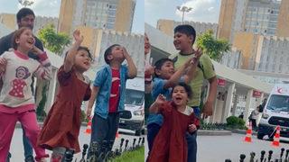 Ameliyat olan kardeşlerini pencerede görünce attıkları sevinç çığlıkları sosyal medyada gündem oldu! Bakan Koca'dan Elif ile ilgili açıklama geldi