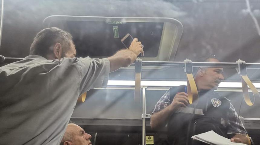 İzmir'de yürekler ağza geldi! İçinde yolcu bulunan belediye otobüsüne mermi isabet etti