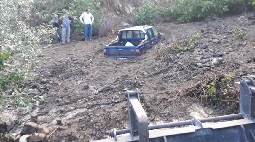 Görüntüler Adana'dan! Bir anda toprağa gömüldü... Yol kapandı