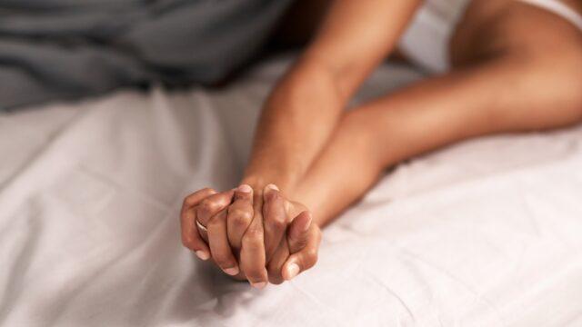 Cinsel ilişki sırasında çıkarttığı seslerden komşuları rahatsız oldu! Mahkemeden emsal ‘çift cam’ kararı çıktı