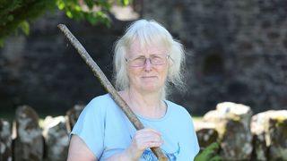 Halkın korkulu rüyası oldu! Bir anda saldırıyor ve sarışın kadınları hedef alıyor