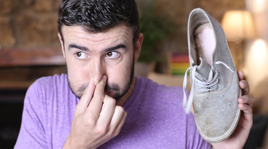 Oldukça rahatsız ediyor! Ayak kokusunu önlemek için…