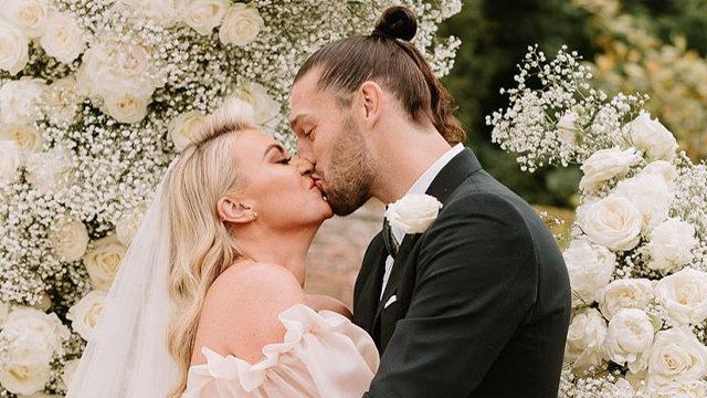 Son dakika: İngiliz futbolcu Andy Carroll yatakta basılmıştı, düğününde olay çıktı!