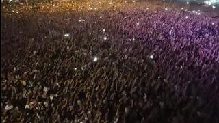 Erciyes Üniversitesi Bahar Şenlikleri'nde güzel görüntüler! Binlerce öğrencinin İzmir Marşı performansı sosyal medyada gündem oldu