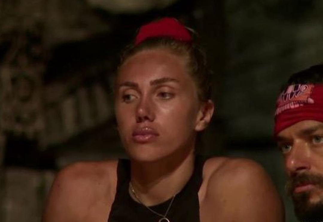 Survivor Meryem Kasap nişanlandı! Nişan pozuna "Başka biri olmuş" yorumları yağdı