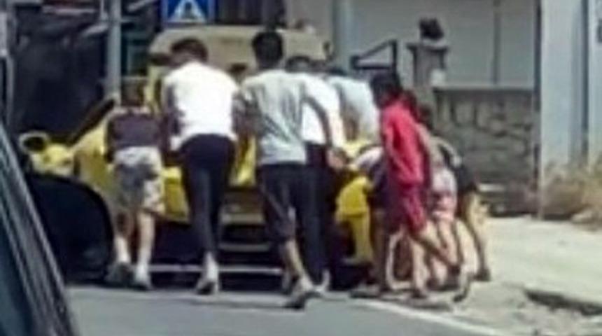 Sapanca'da yaşandı... Milyonluk araç yolda kalınca bakın ne yaptılar