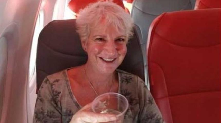 222 lira &ouml;dedi 189 kişilik u&ccedil;akta tek başına yolculuk yaptı!