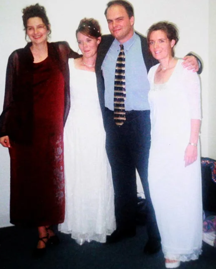 Aynı anda üç kadınla evlendi! Üstelik eşleri birbirlerinin akrabası: İkiz kardeşler ve kuzenleri... G1