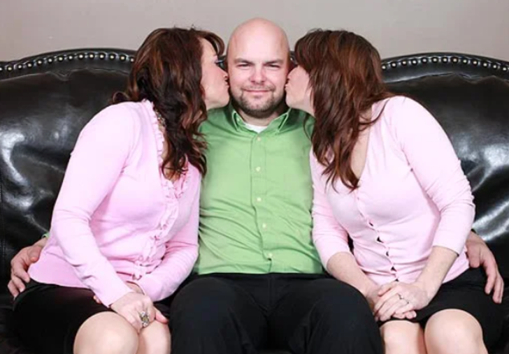 Aynı anda üç kadınla evlendi! Üstelik eşleri birbirlerinin akrabası: İkiz kardeşler ve kuzenleri... G4