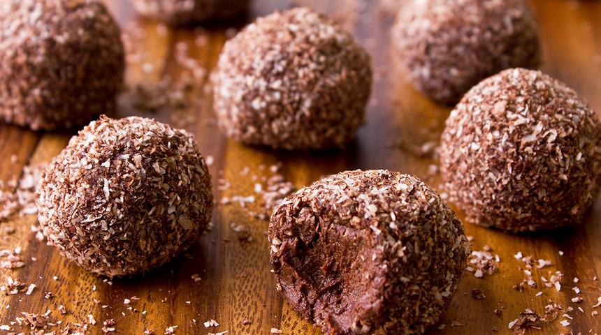 Kahvenin yanına çok yakışıyor: Pratik çikolatalı top tarifi