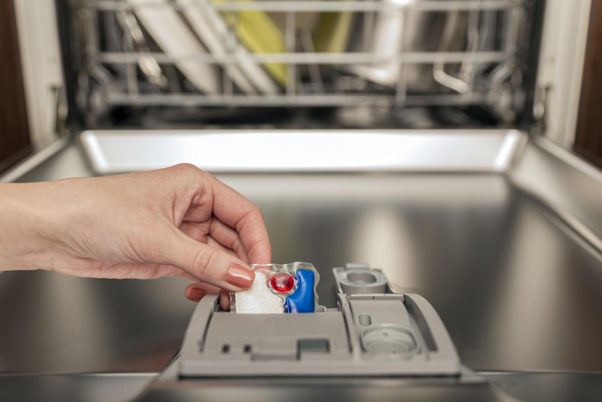 Pırıl pırıl bulaşıklarınız için en iyi ve en ucuz bulaşık makinesi tableti çeşitleri