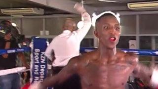 Son dakika: Tüyler ürperten görüntüler izleyenleri korkuttu! Boks maçında hayali rakibiyle yumruklaştı