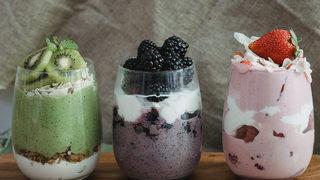 Dışarıdan almaya son! Sağlıklı meyveli yoğurt tarifi