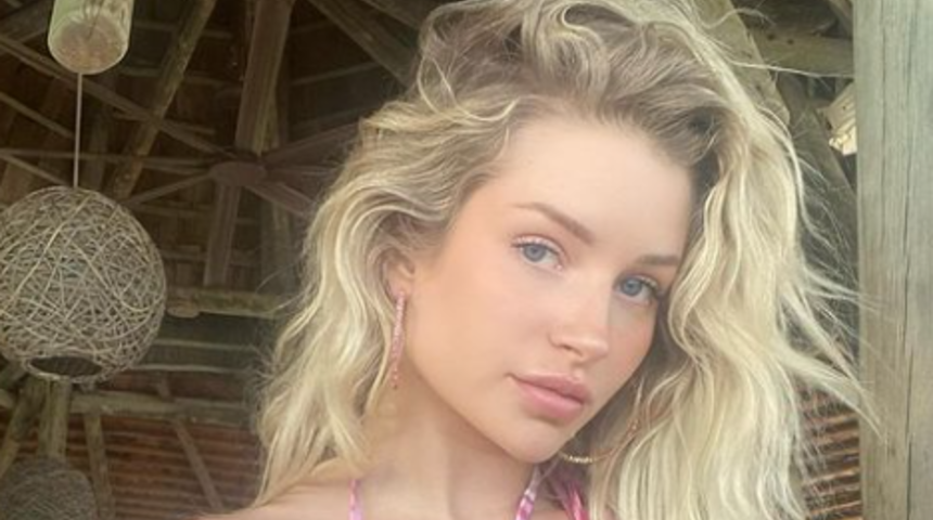 Lottie Moss, tamamen üstsüz güneşlendi! Paylaşımı sosyal medyayı salladı