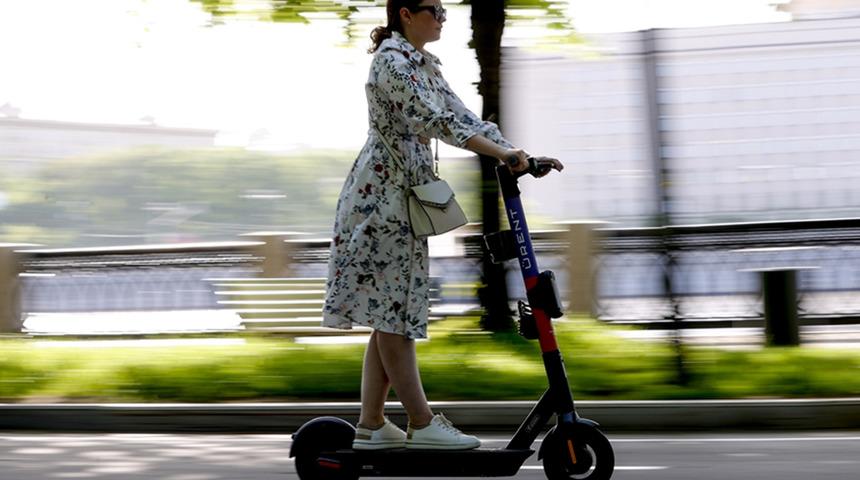 Can kayıplı kazalar bile meydana gelmişti! Yaya yolunu işgal eden scooter'lara plaka geliyor